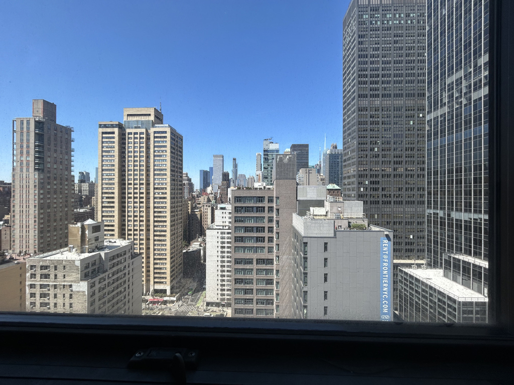 East 39th Street - Photo 5