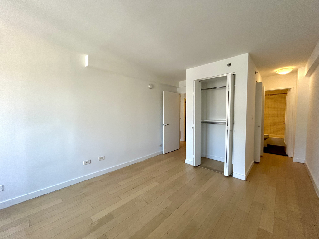 East 39th Street - Photo 7