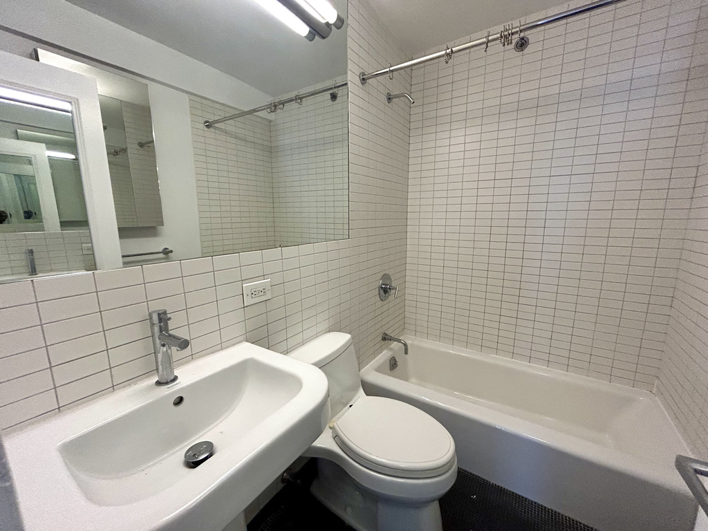 East 39th Street - Photo 8