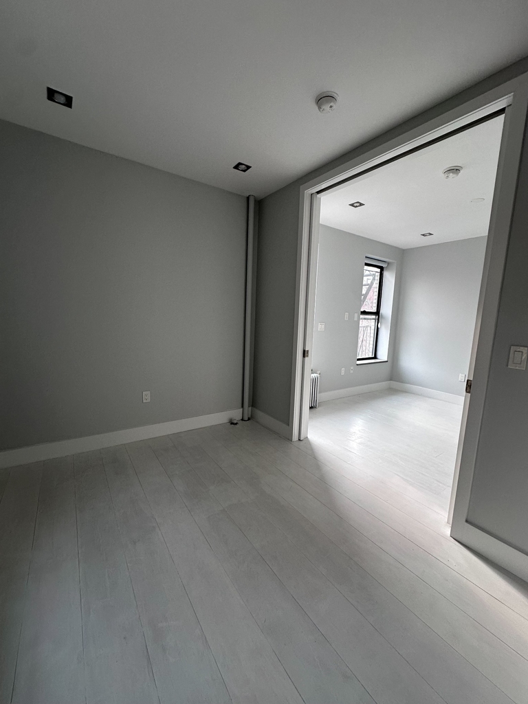 Stanton Street - Photo 1