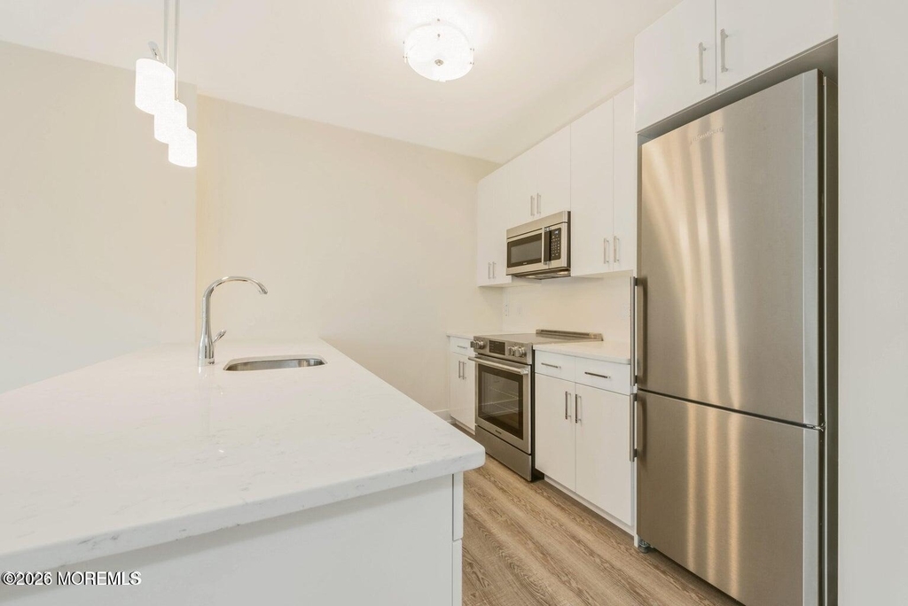 700 Bangs Avenue - Photo 2