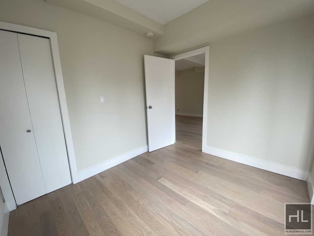 East 51st Street - Photo 5