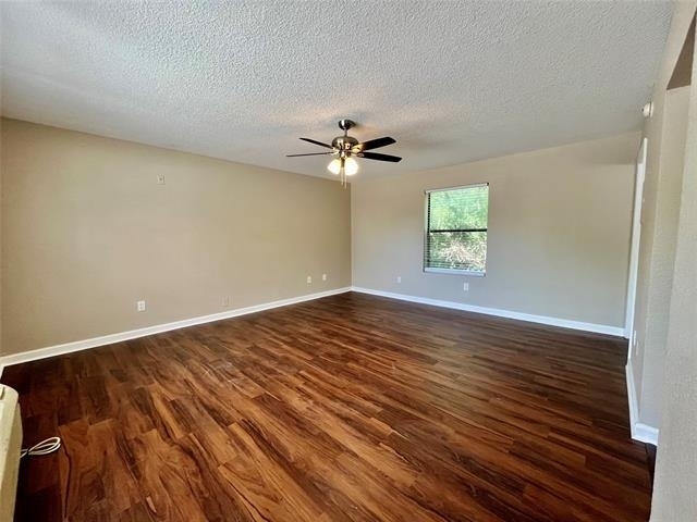 701 W Sycamore Street - Photo 3