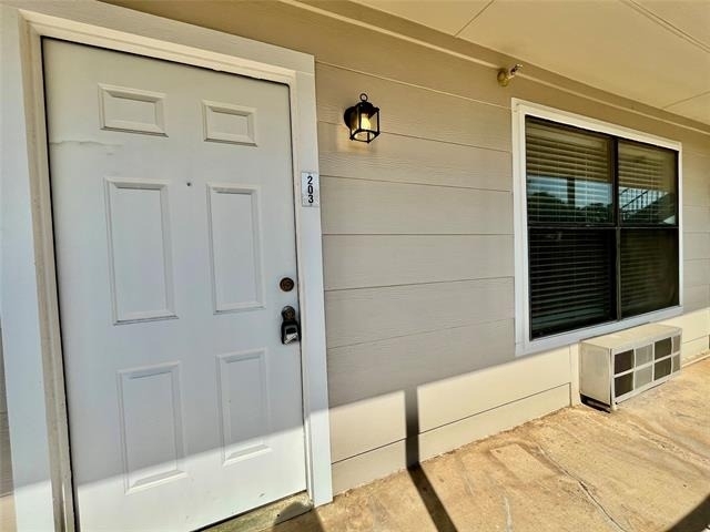 701 W Sycamore Street - Photo 1
