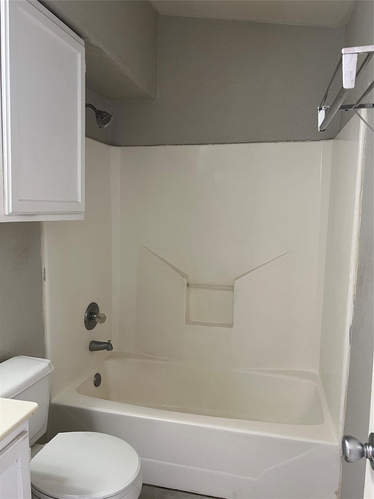 701 W Sycamore Street - Photo 8