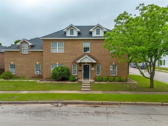 3200 Lubbock Avenue - Photo 0