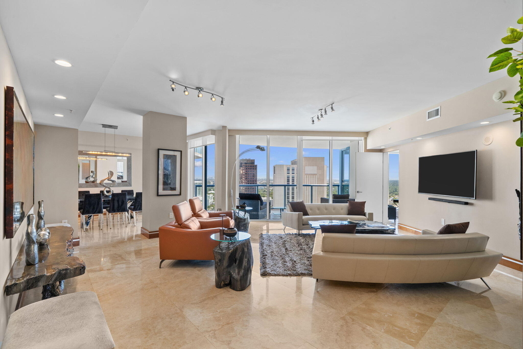 333 Las Olas Way - Photo 2