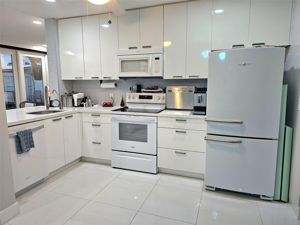 3680 Ne 16th Avenue - Photo 4