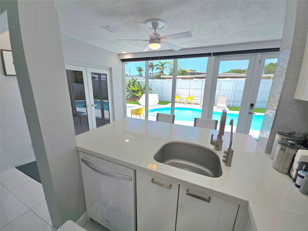 3680 Ne 16th Avenue - Photo 5