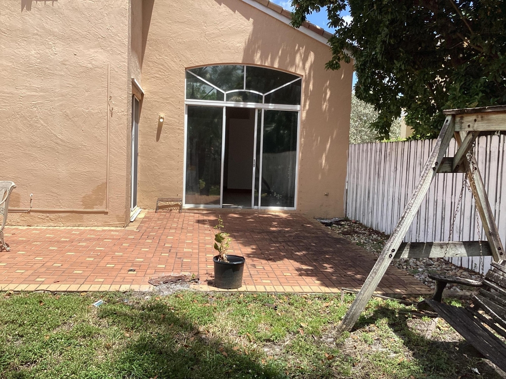 19440 Sw 2nd Street - Photo 5