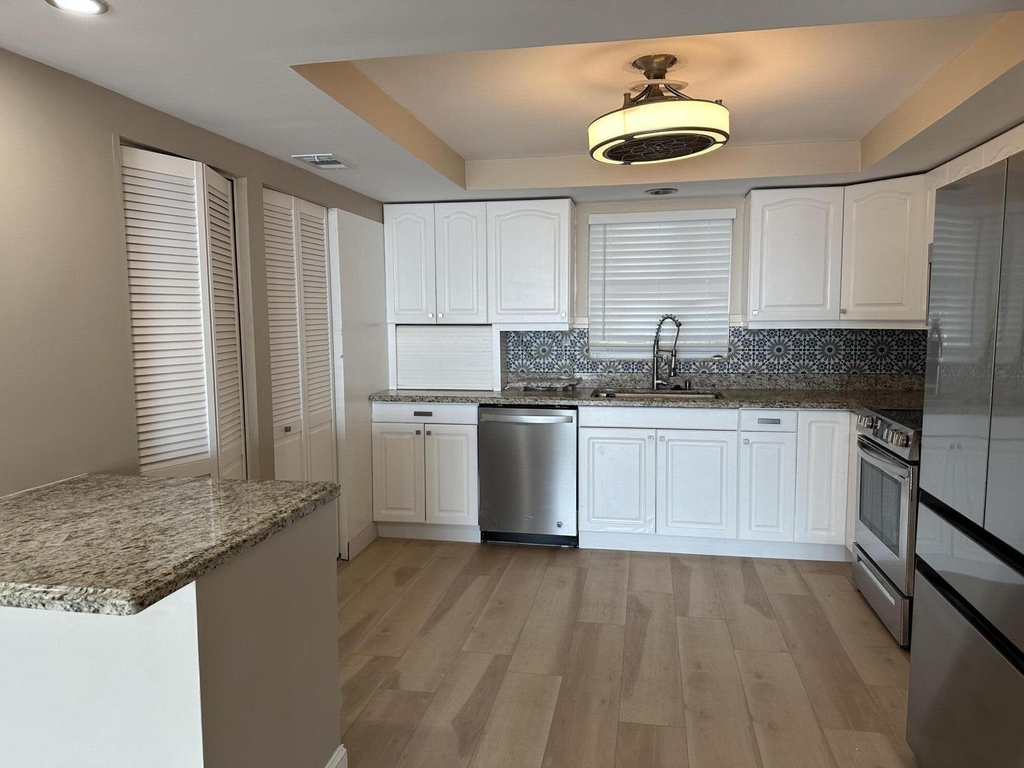 301 Lake Shore Drive - Photo 7