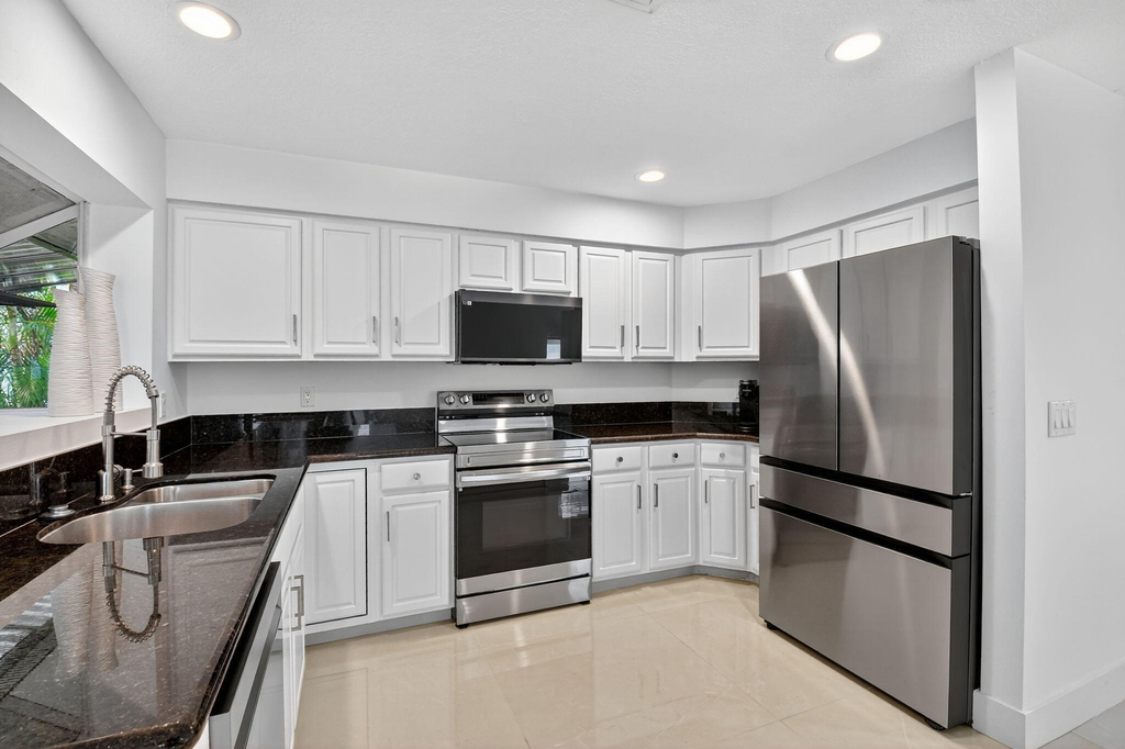 2218 Nw 52nd Street - Photo 9