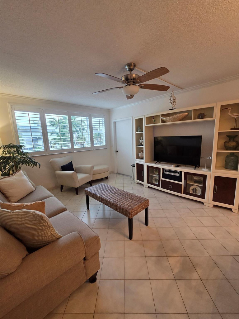 1333 E Hallandale Beach Boulevard - Photo 4
