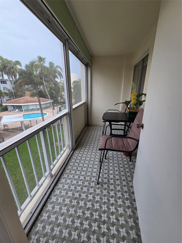 1333 E Hallandale Beach Boulevard - Photo 20