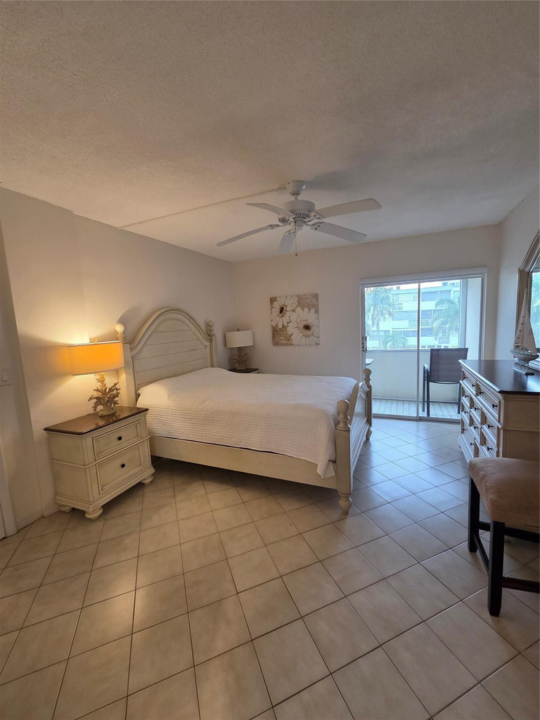 1333 E Hallandale Beach Boulevard - Photo 7
