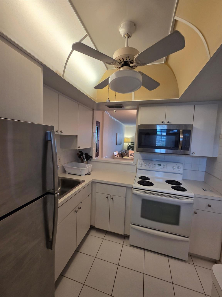 1333 E Hallandale Beach Boulevard - Photo 16