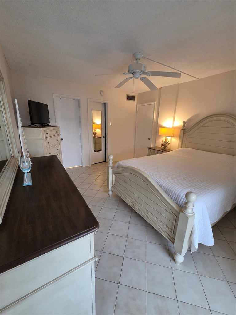 1333 E Hallandale Beach Boulevard - Photo 6