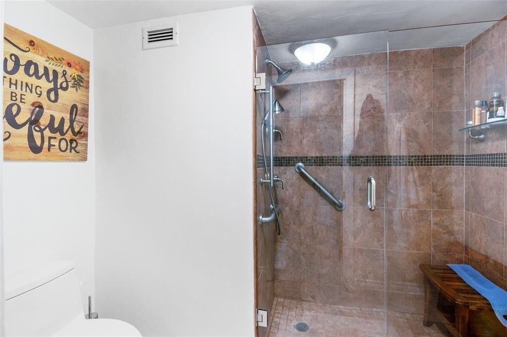 333 Sunset Drive - Photo 4