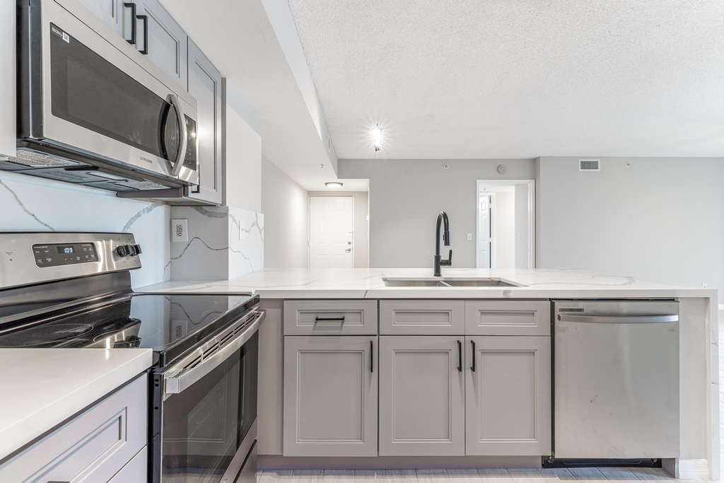 2600 S University Drive - Photo 3