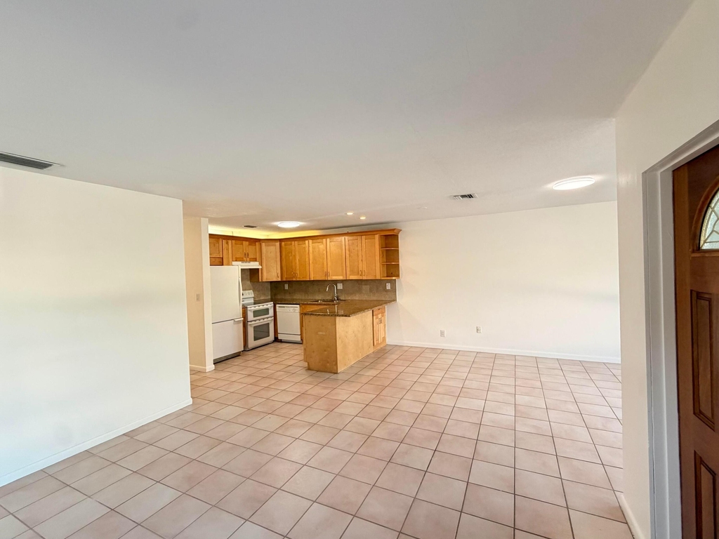 630 Ne 19th Avenue - Photo 8