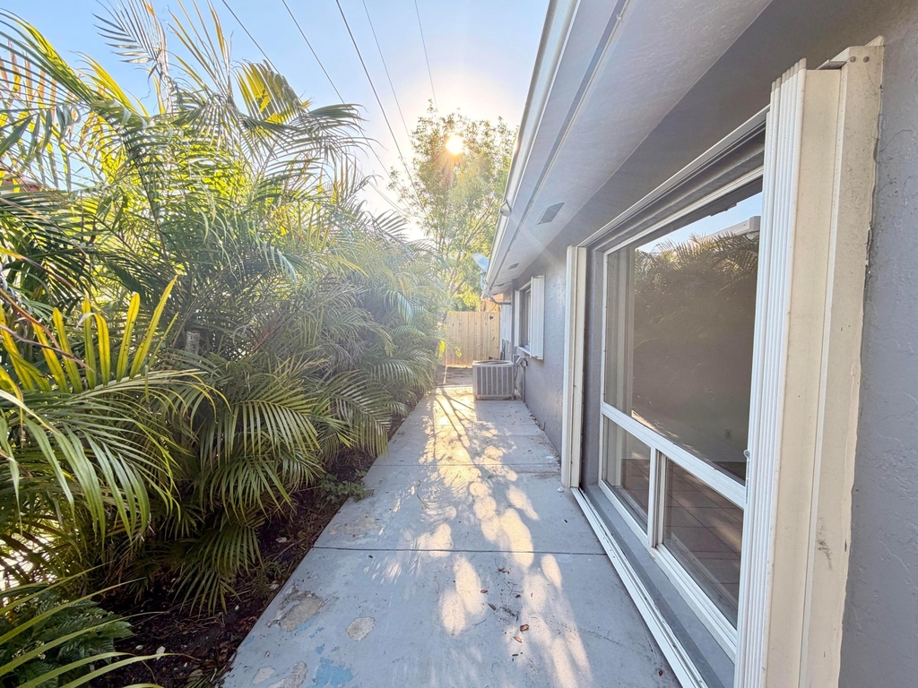 630 Ne 19th Avenue - Photo 2