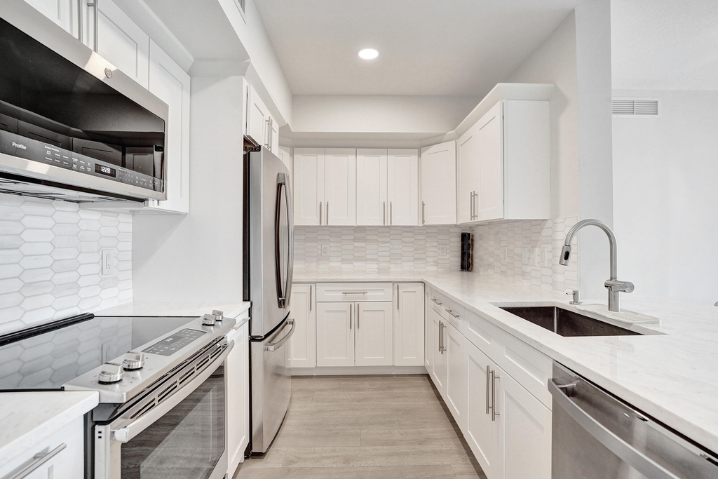 700 E Boynton Beach Boulevard - Photo 8