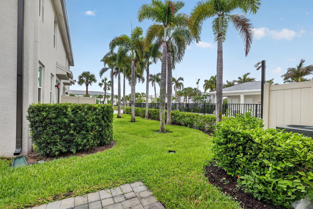 2410 Se Tarvest Way - Photo 35