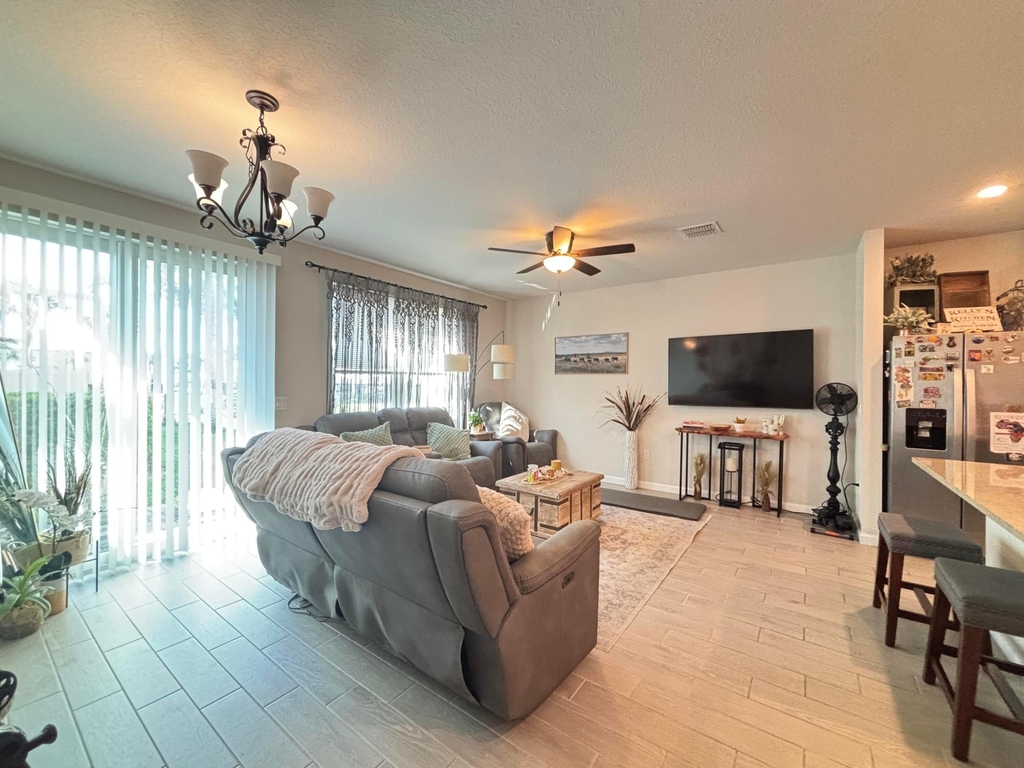 2410 Se Tarvest Way - Photo 6