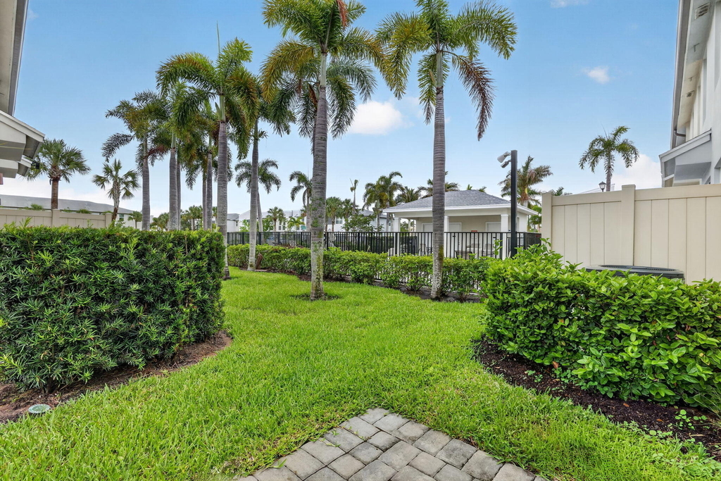 2410 Se Tarvest Way - Photo 36