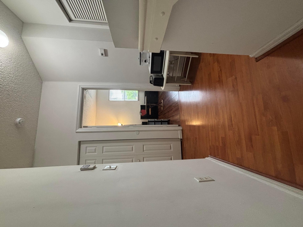 2941 Crestwood Terrace - Photo 2