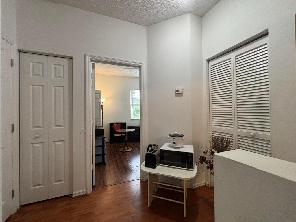 2941 Crestwood Terrace - Photo 11