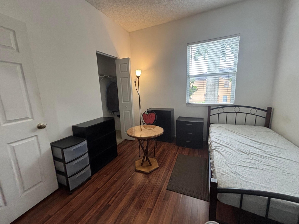 2941 Crestwood Terrace - Photo 5