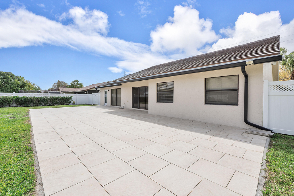 11461 Nw 39th Street - Photo 14