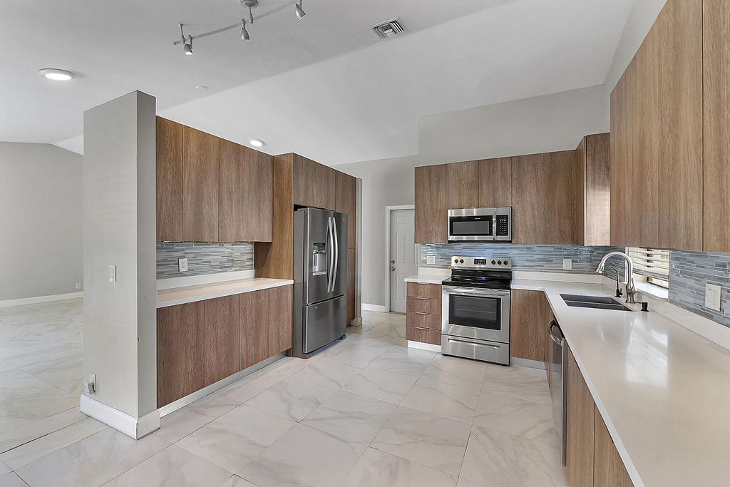 11461 Nw 39th Street - Photo 9