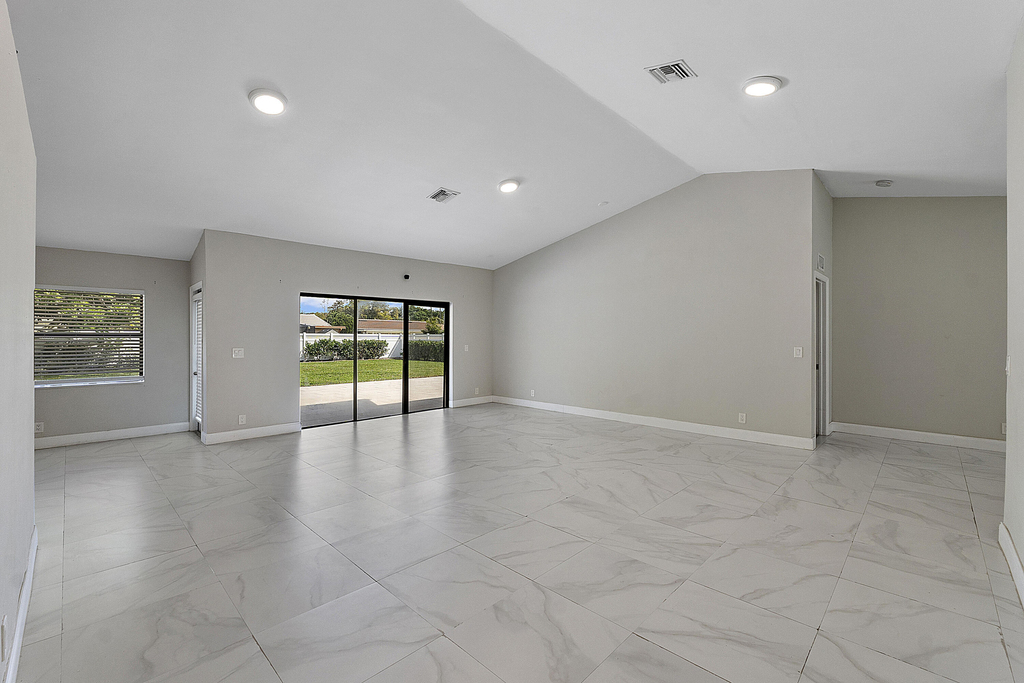 11461 Nw 39th Street - Photo 5