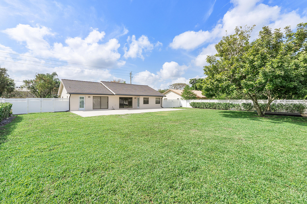 11461 Nw 39th Street - Photo 13