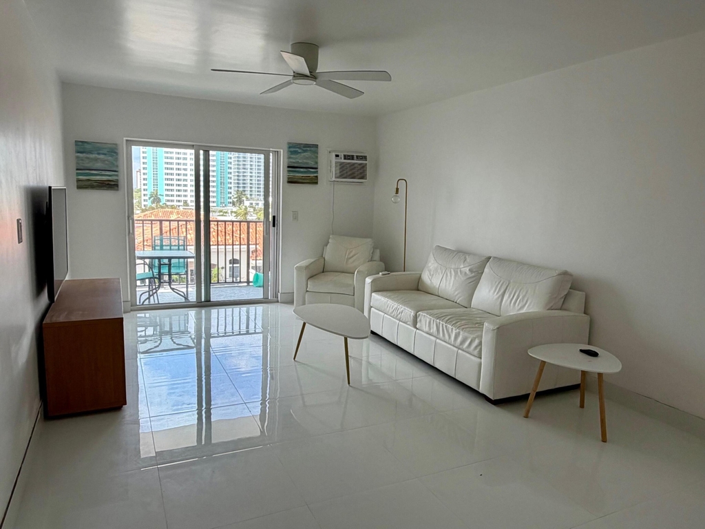 3000 Riomar Street - Photo 5