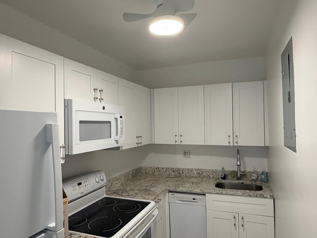 3000 Riomar Street - Photo 1
