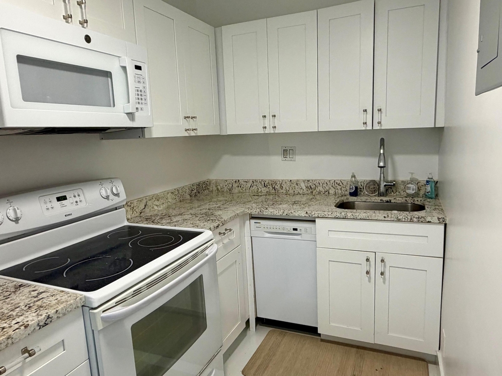 3000 Riomar Street - Photo 3