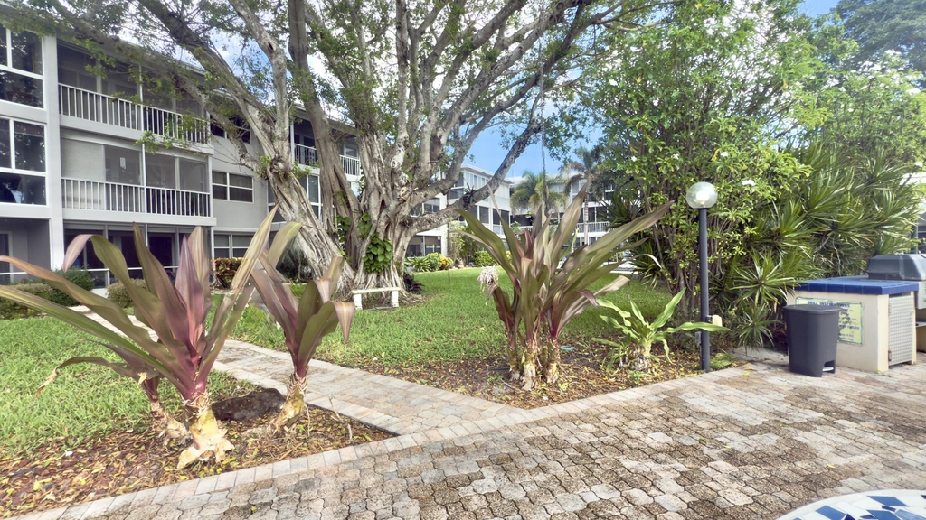 1200 Sw 12th Street Sw - Photo 0