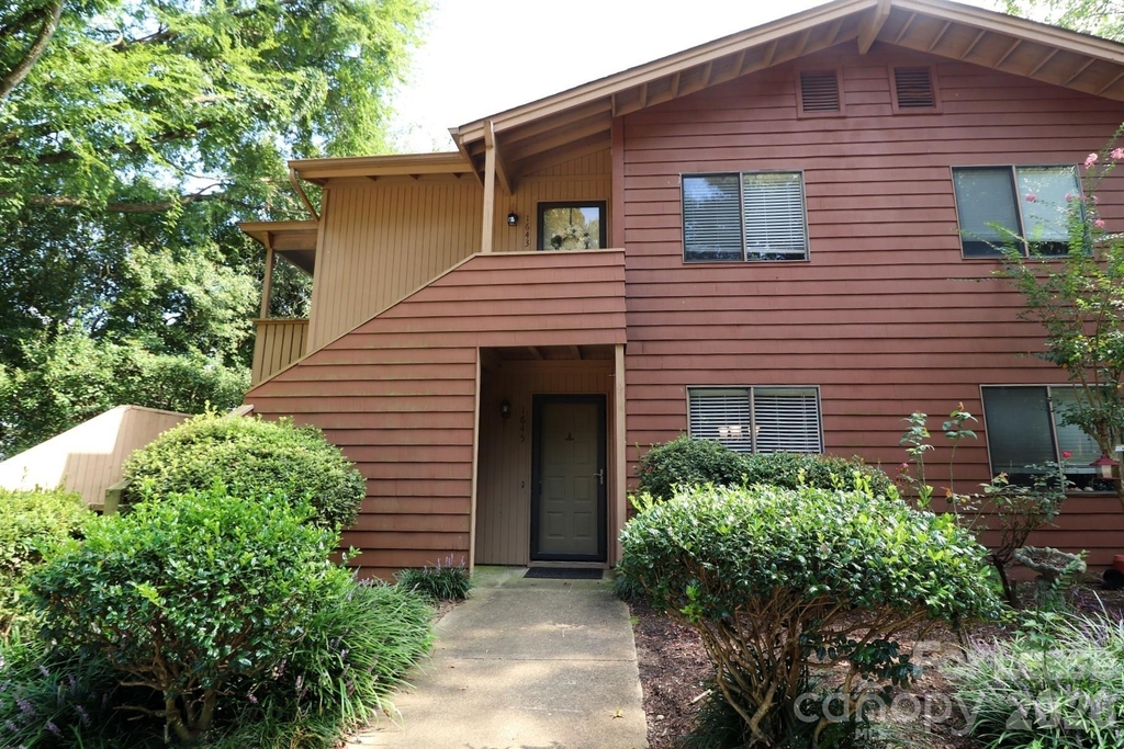1645 Cedarview Court - Photo 0