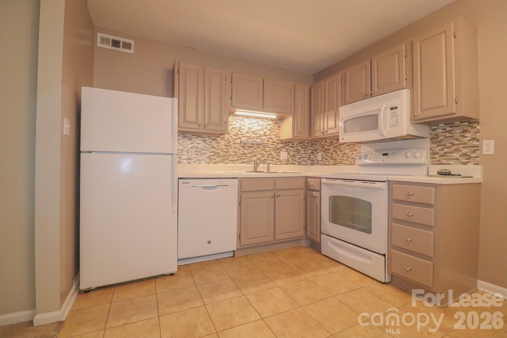 1645 Cedarview Court - Photo 6