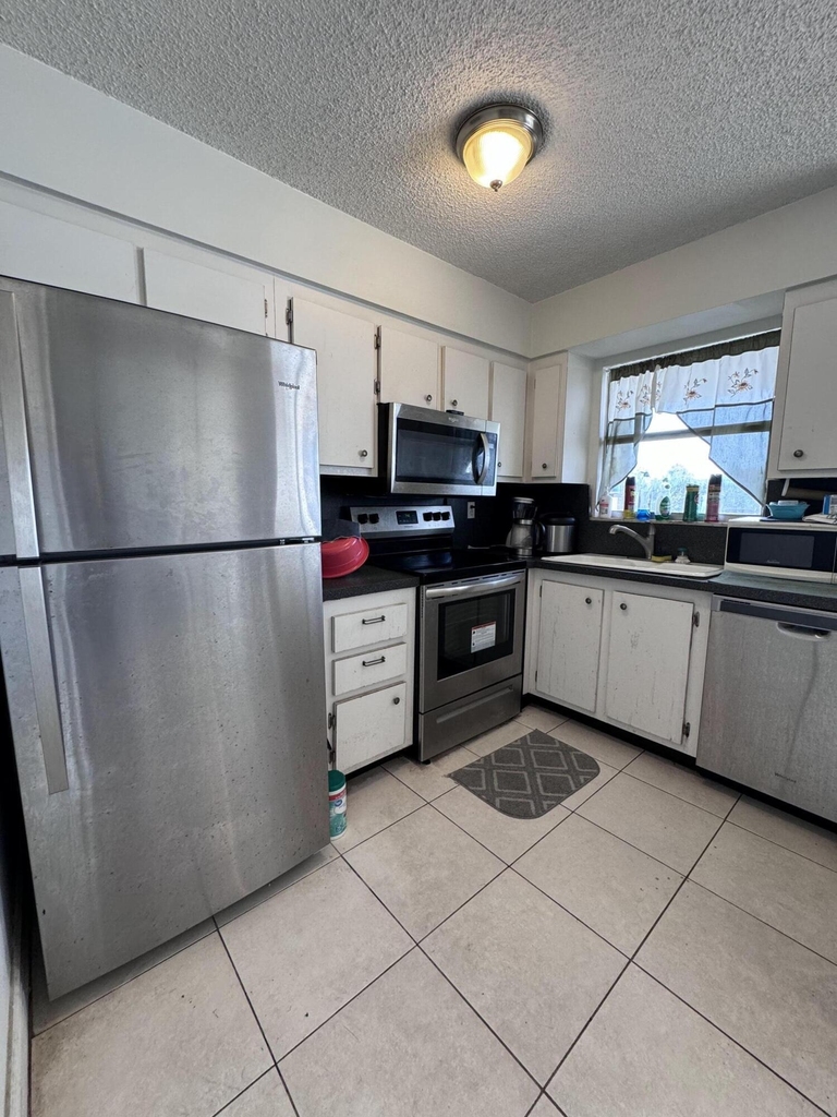 1100 Se 4th Avenue - Photo 4
