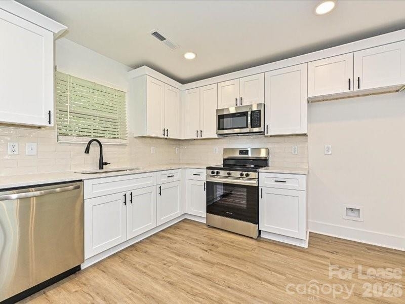 584 Pleasant Avenue - Photo 10