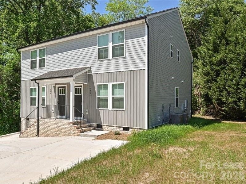 584 Pleasant Avenue - Photo 0