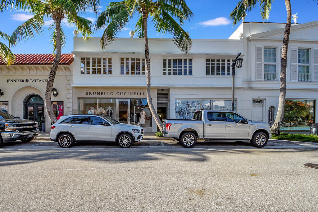 218 Worth Avenue - Photo 3