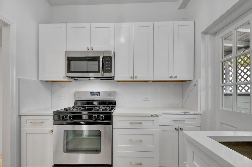 218 Worth Avenue - Photo 9
