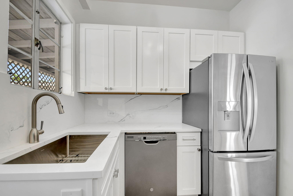 218 Worth Avenue - Photo 10