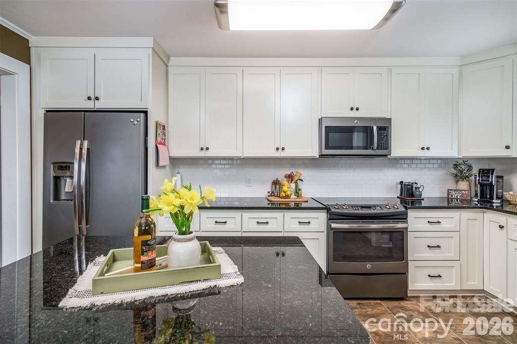 1004 Valley Street - Photo 4