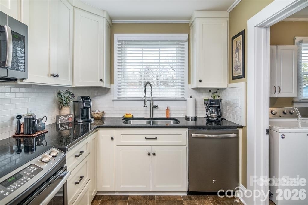 1004 Valley Street - Photo 3